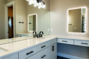 How Custom Bathroom Mirrors Elevate Luxury Bathroom Design